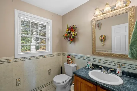 17 Meredith Road Salem NH 03079