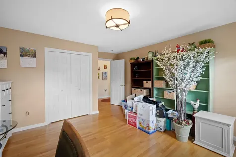 17 Meredith Road Salem NH 03079