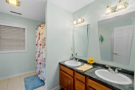 17 Meredith Road Salem NH 03079