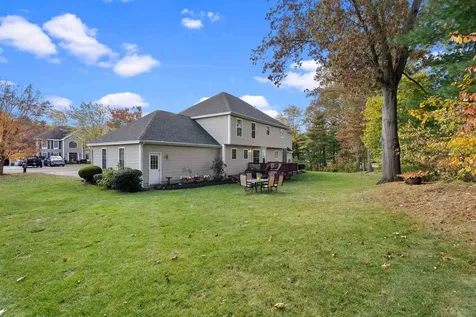 17 Meredith Road Salem NH 03079