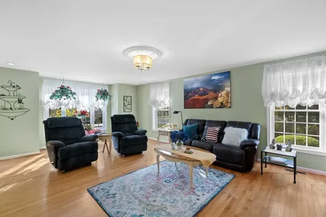 17 Meredith Road Salem NH 03079