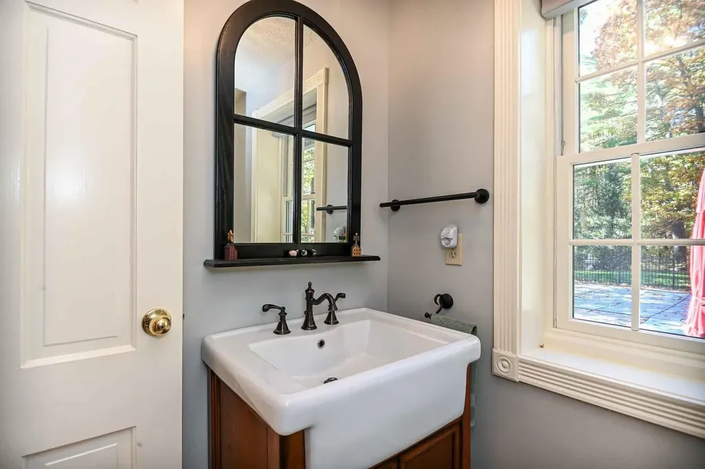 142 Haverhill Road East Kingston NH 03827