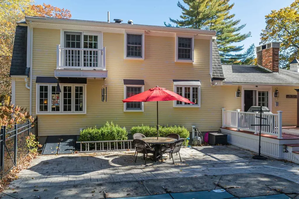 142 Haverhill Road East Kingston NH 03827