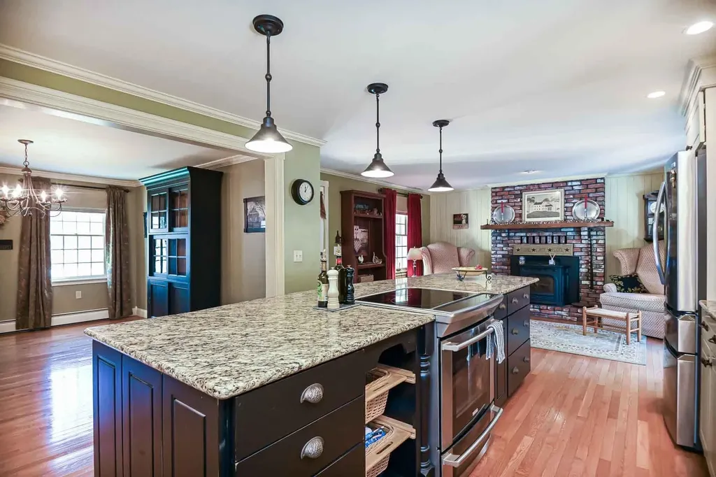 142 Haverhill Road East Kingston NH 03827