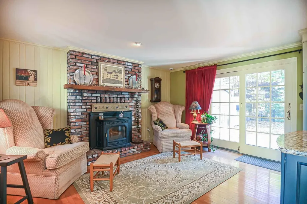 142 Haverhill Road East Kingston NH 03827