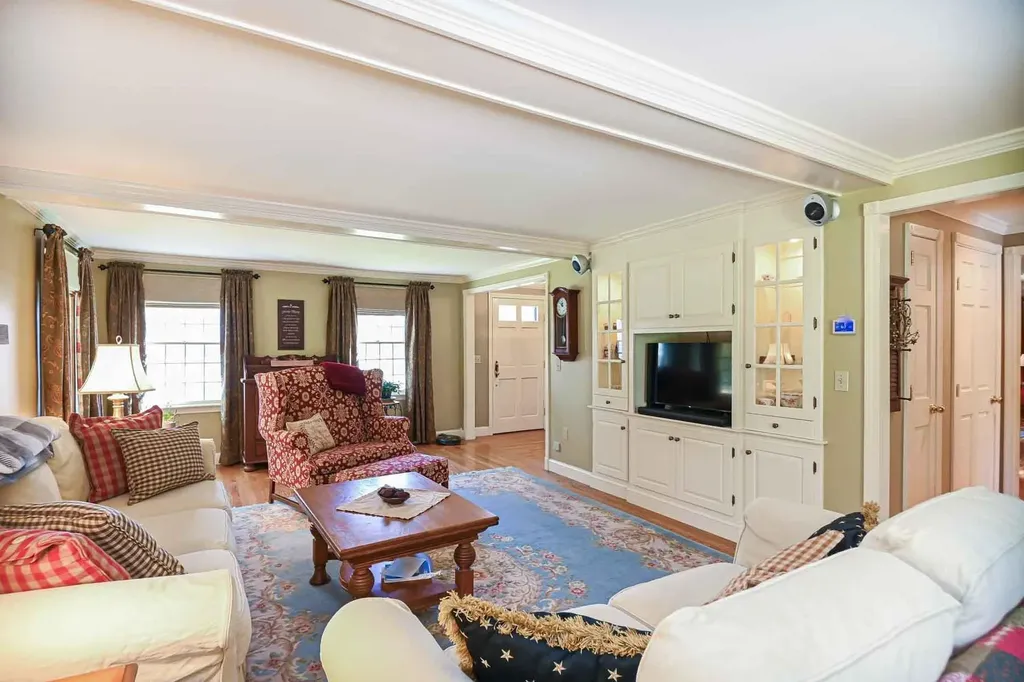 142 Haverhill Road East Kingston NH 03827