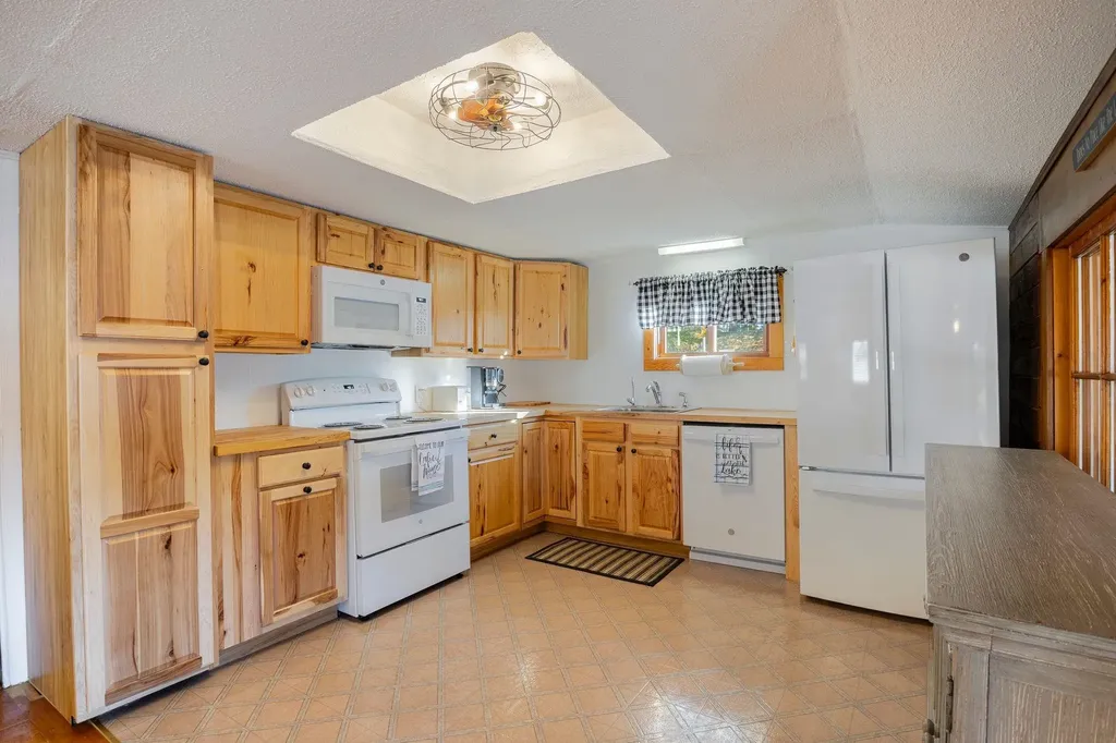 93 Daniels Road Weare NH 03281