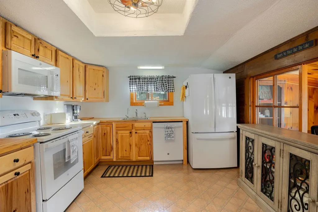 93 Daniels Road Weare NH 03281