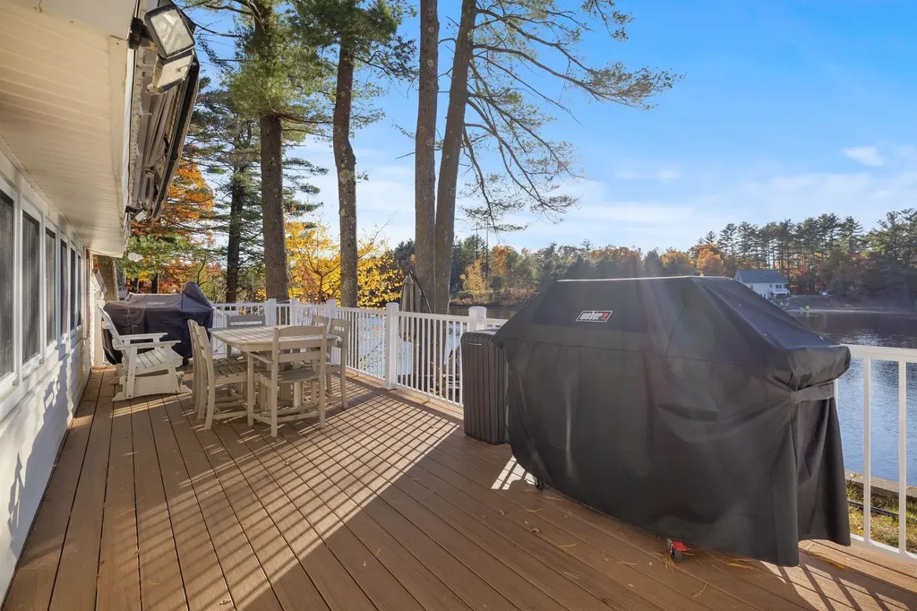 93 Daniels Road Weare NH 03281