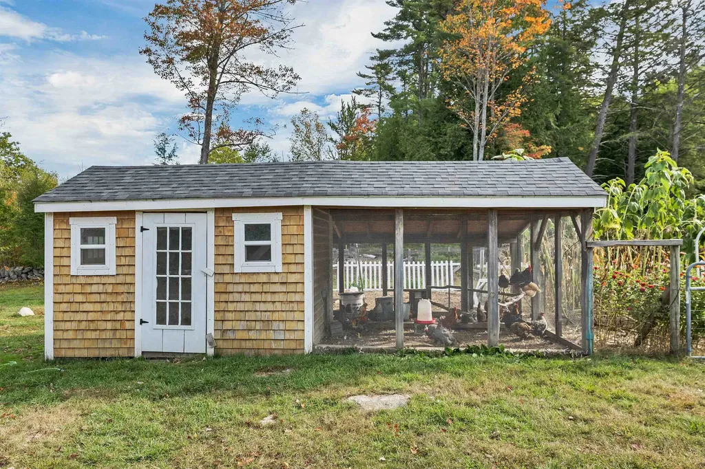 51 Federal Corner Road Tuftonboro NH 03816