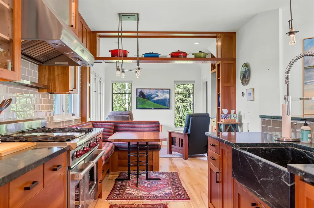 111 High Birches Road Waterbury VT 05676