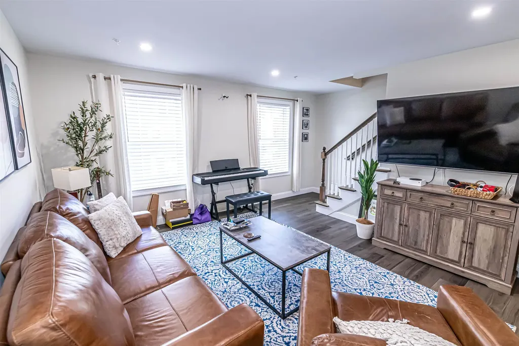 13 Sapphire Lane Nashua NH 03064