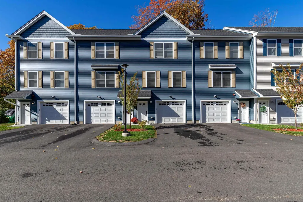 13 Sapphire Lane Nashua NH 03064