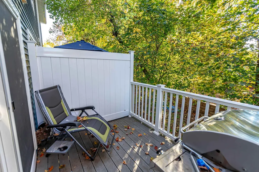 13 Sapphire Lane Nashua NH 03064