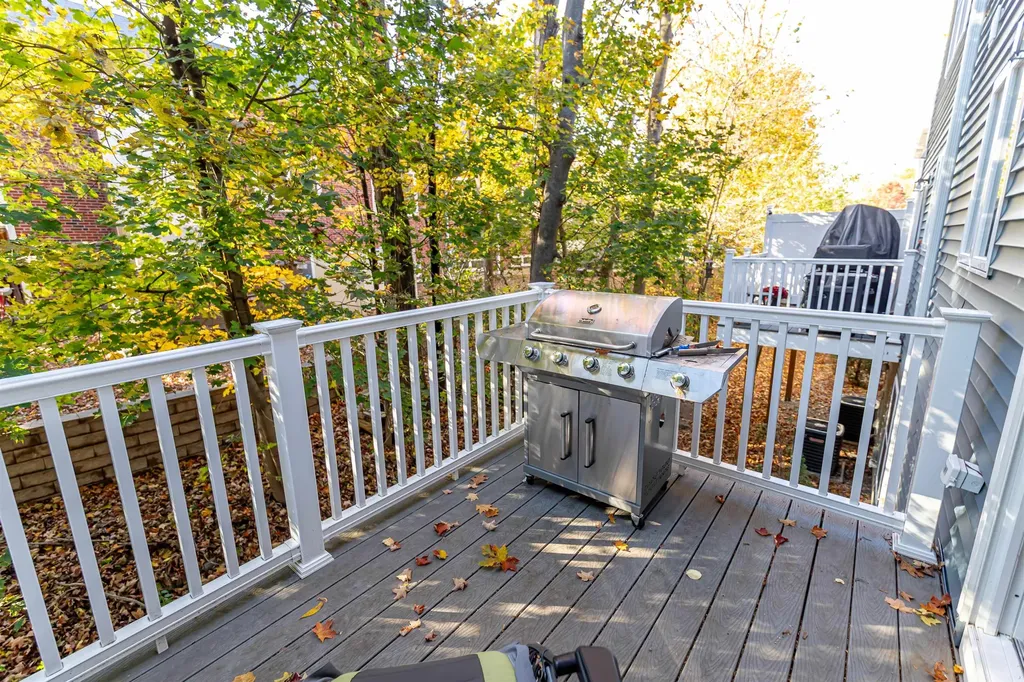 13 Sapphire Lane Nashua NH 03064