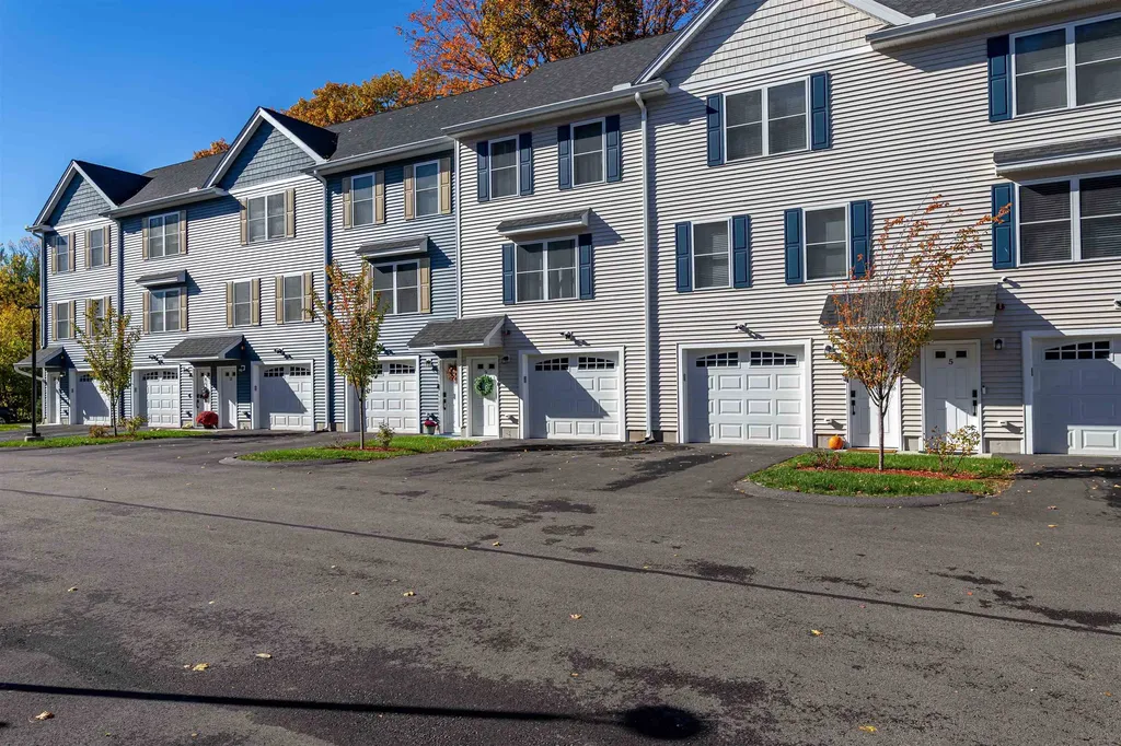 13 Sapphire Lane Nashua NH 03064