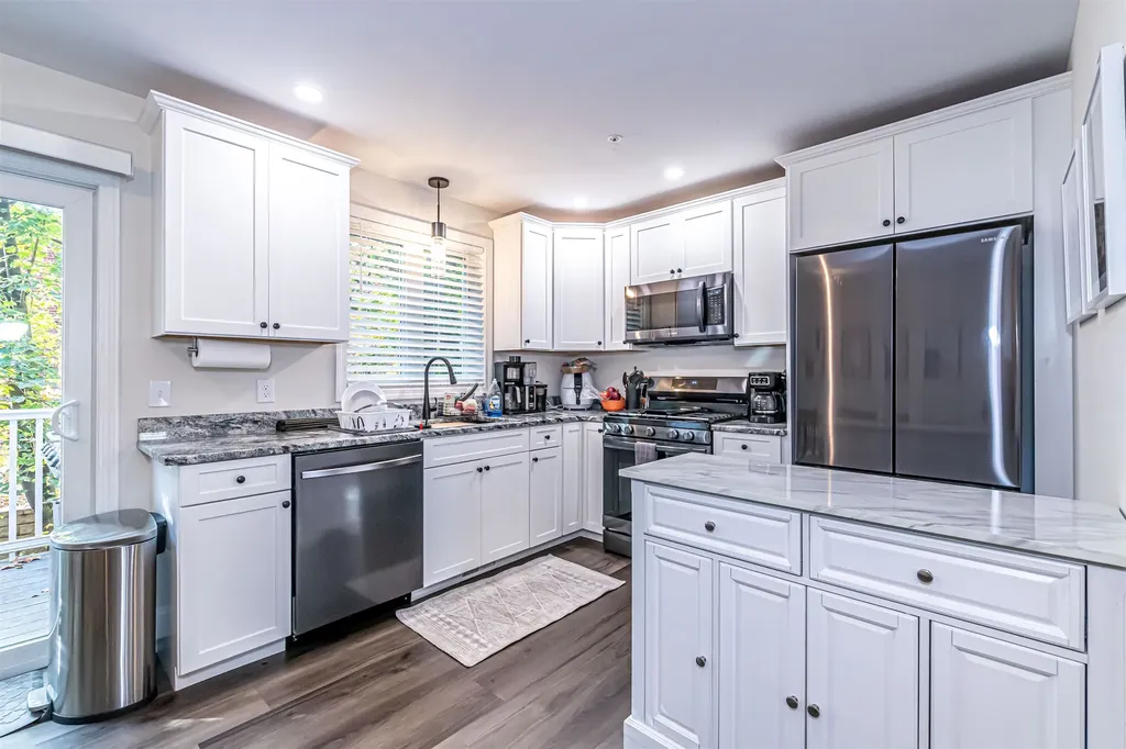 13 Sapphire Lane Nashua NH 03064