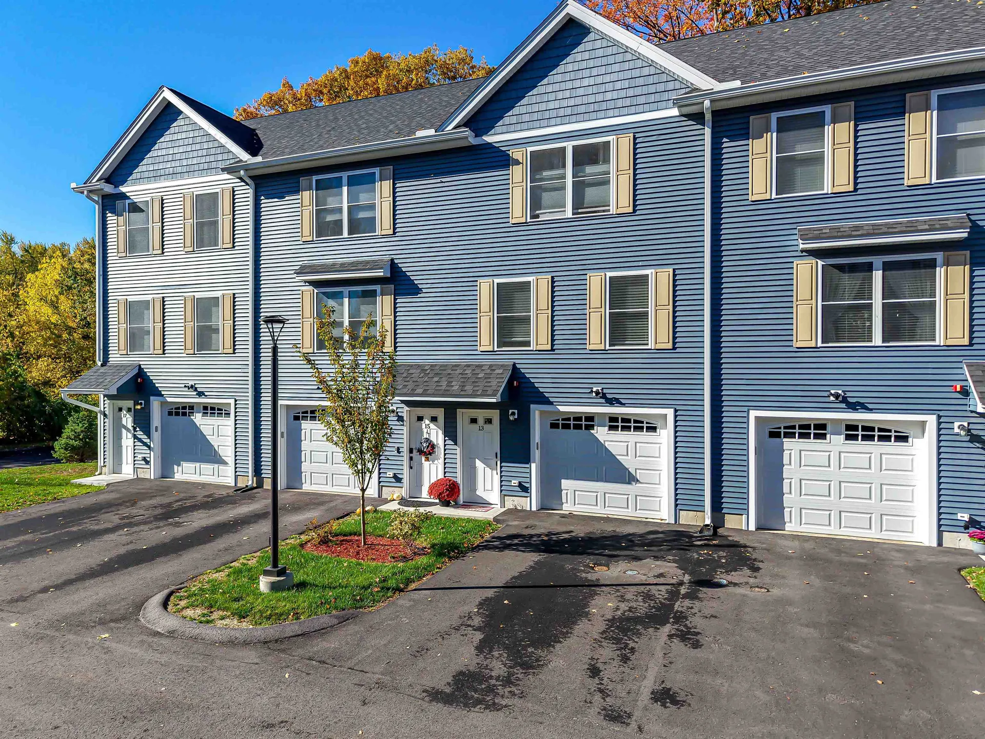 13 Sapphire Lane Nashua NH 03064