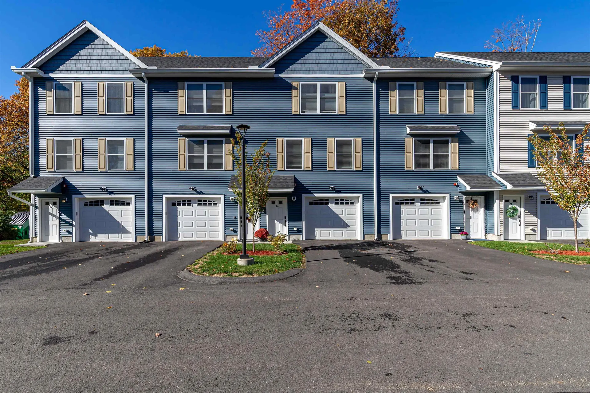 13 Sapphire Lane Nashua NH 03064
