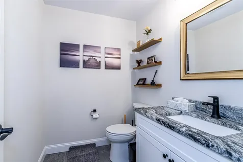 13 Sapphire Lane Nashua NH 03064