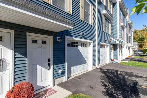 13 Sapphire Lane Nashua NH 03064