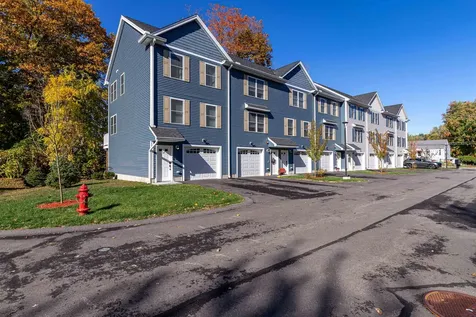 13 Sapphire Lane Nashua NH 03064