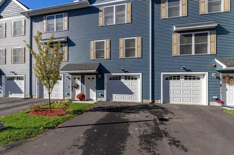 13 Sapphire Lane Nashua NH 03064