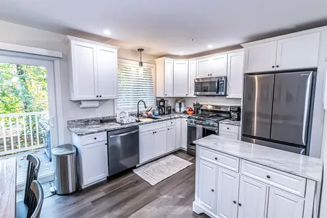 13 Sapphire Lane Nashua NH 03064