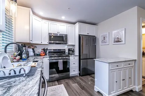 13 Sapphire Lane Nashua NH 03064