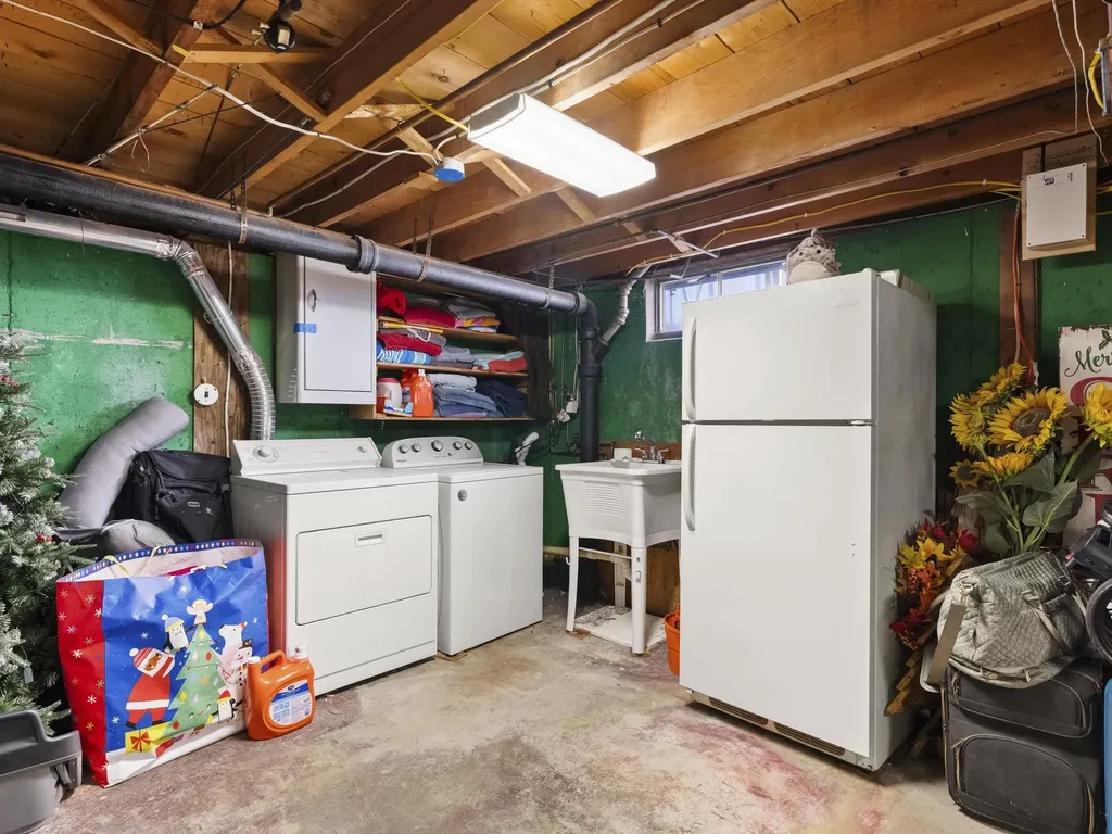 146 Woodbine Avenue Manchester NH 03109