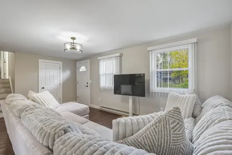 22 Clay Street Merrimack NH 03054