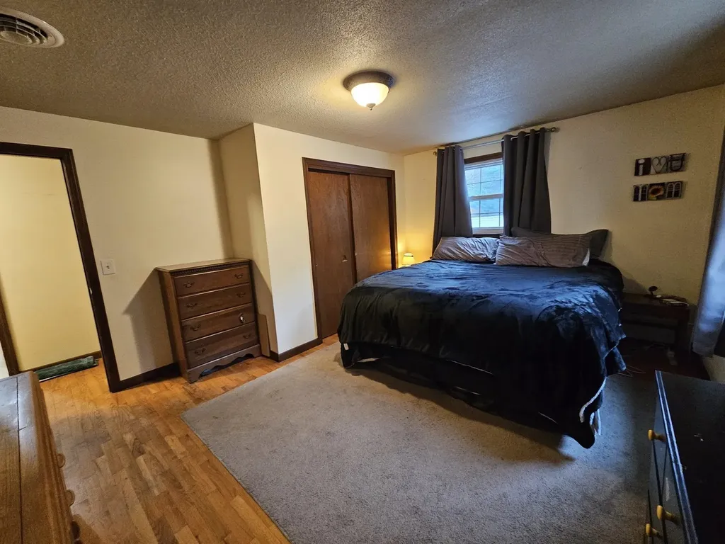 7 Hickory Street Hudson NH 03051