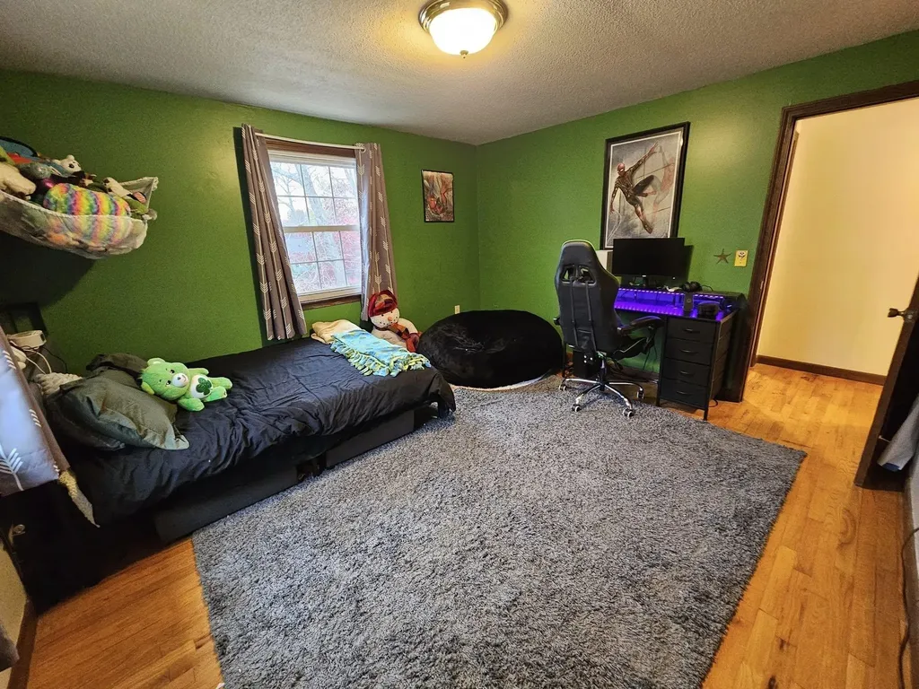 7 Hickory Street Hudson NH 03051