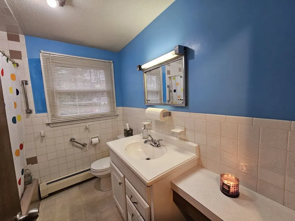 7 Hickory Street Hudson NH 03051