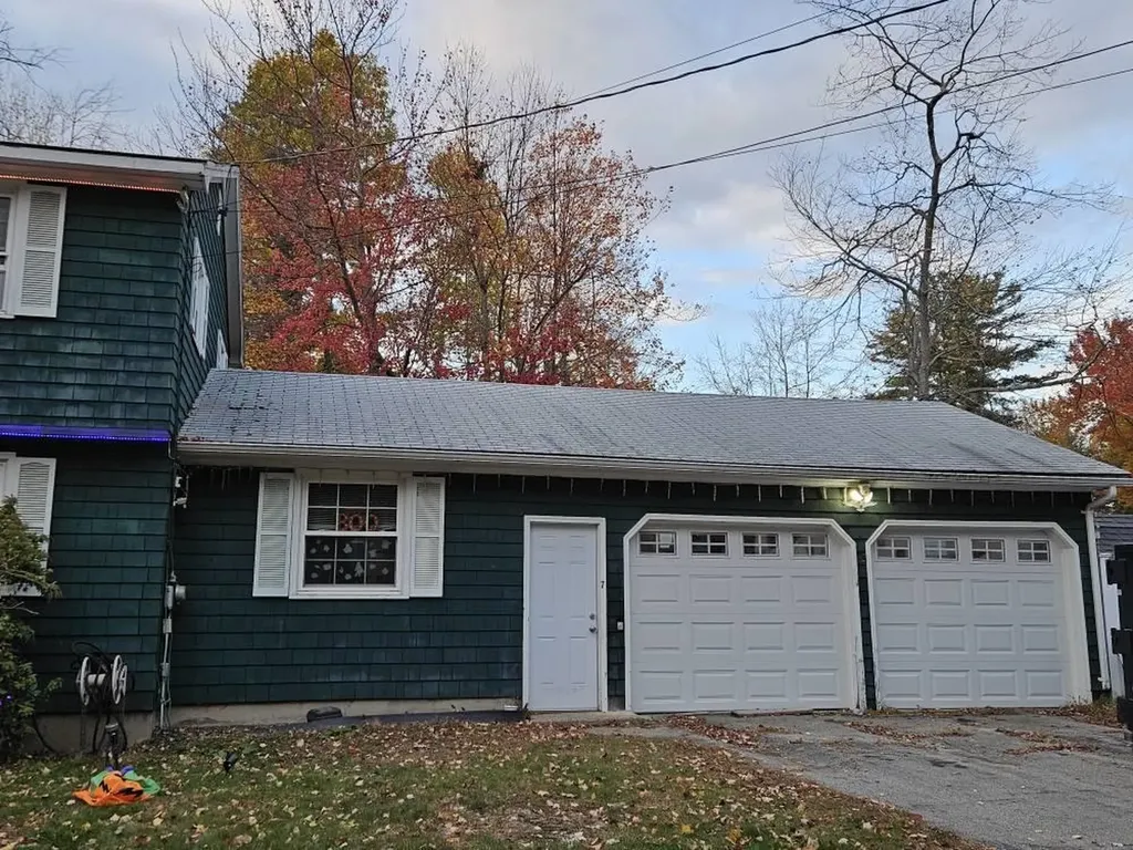 7 Hickory Street Hudson NH 03051