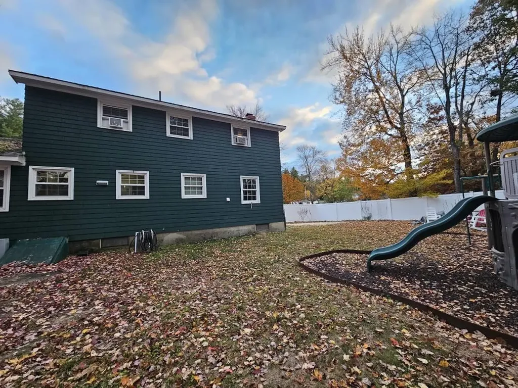 7 Hickory Street Hudson NH 03051