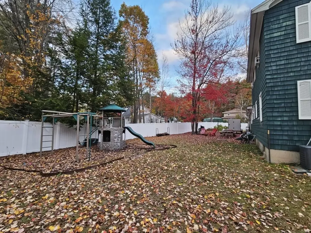 7 Hickory Street Hudson NH 03051