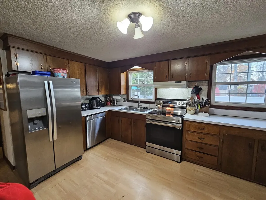 7 Hickory Street Hudson NH 03051