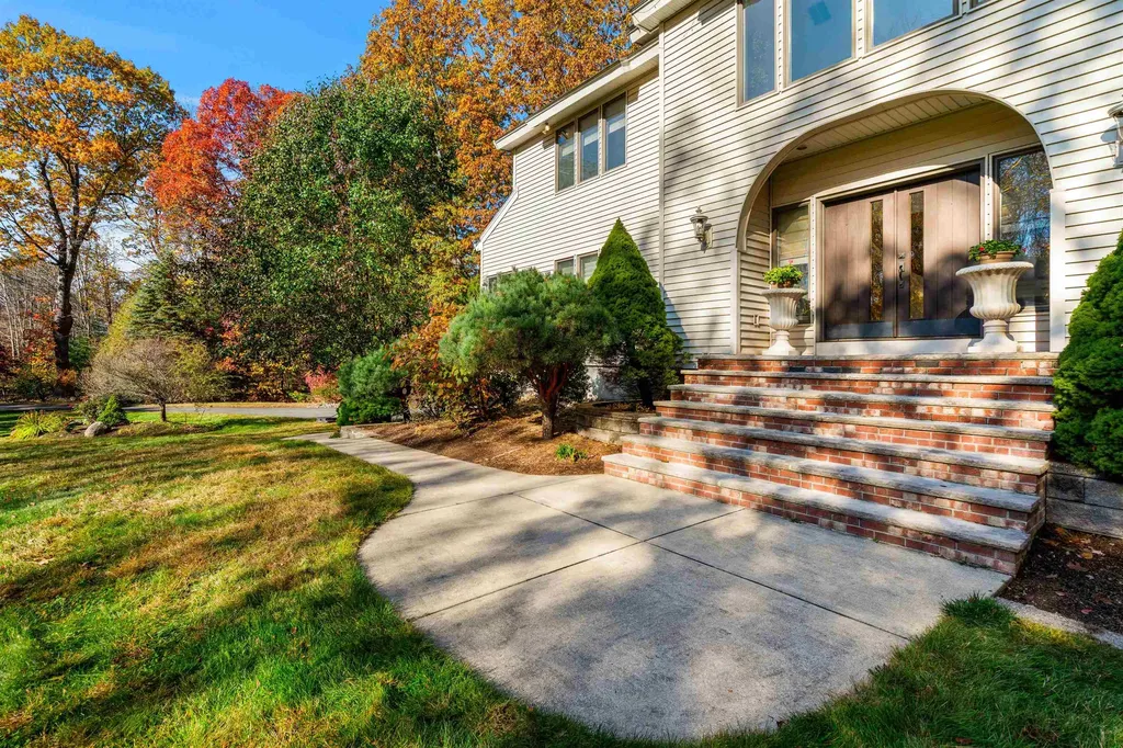 50 Page Lane Hampstead NH 03841