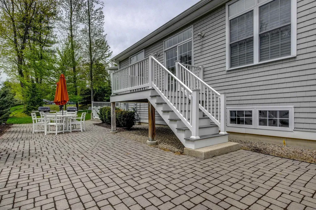 5 Sterling Hill Lane Exeter NH 03833