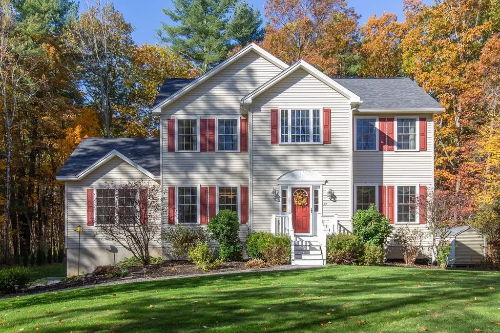 34 Frontier Drive Pelham NH 03076