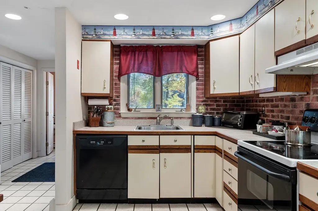 5 Brookside Drive Stratham NH 03885