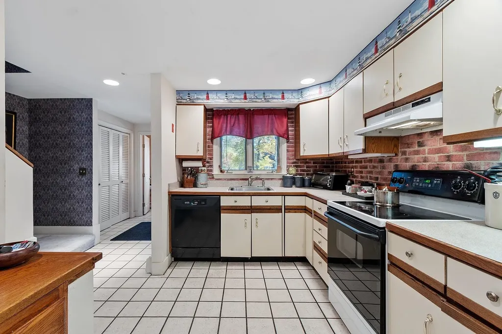 5 Brookside Drive Stratham NH 03885