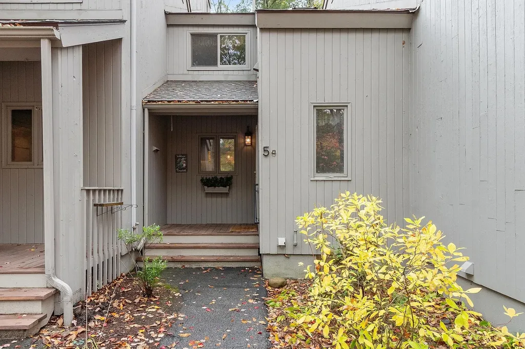 5 Brookside Drive Stratham NH 03885