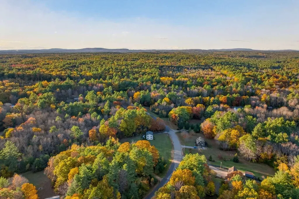 16 Little River Road Nottingham NH 03290