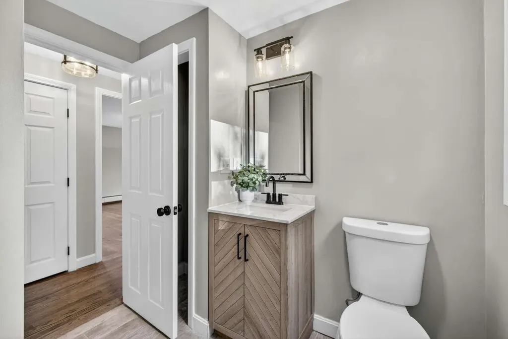 16 Little River Road Nottingham NH 03290