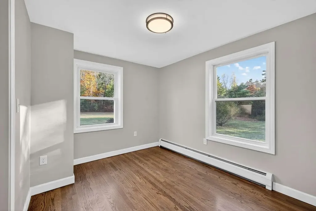 16 Little River Road Nottingham NH 03290