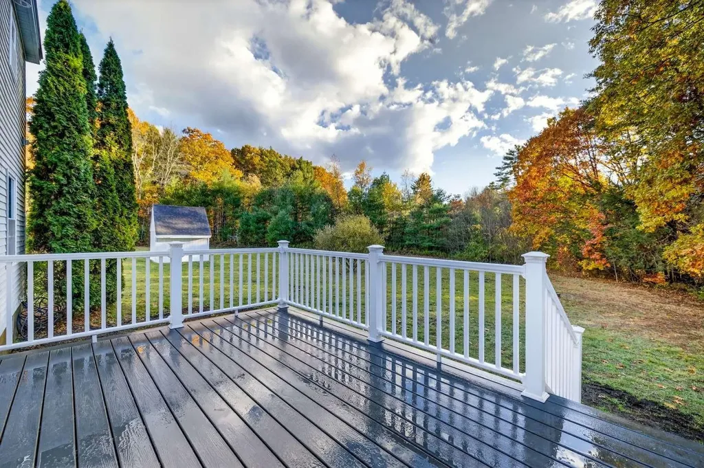 16 Little River Road Nottingham NH 03290