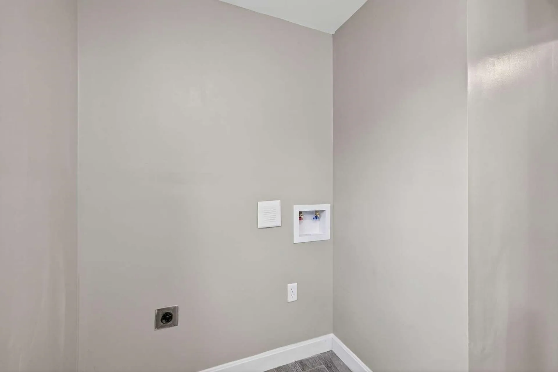 16 Little River Road Nottingham NH 03290