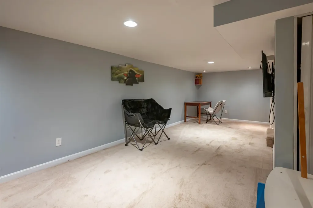 35 W Mitchell Street Manchester NH 03103